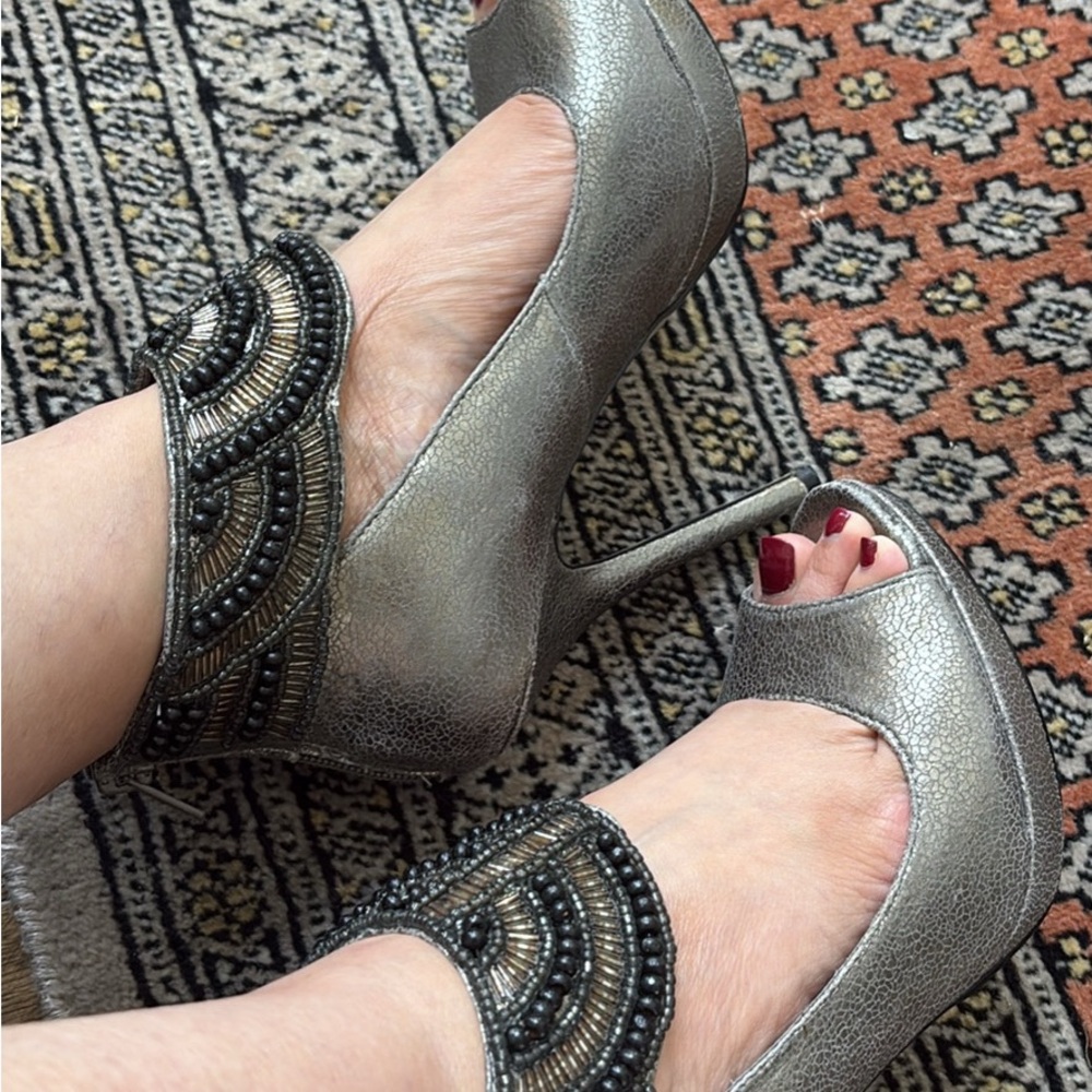Multiple heels available at low price. Like new with boxes.